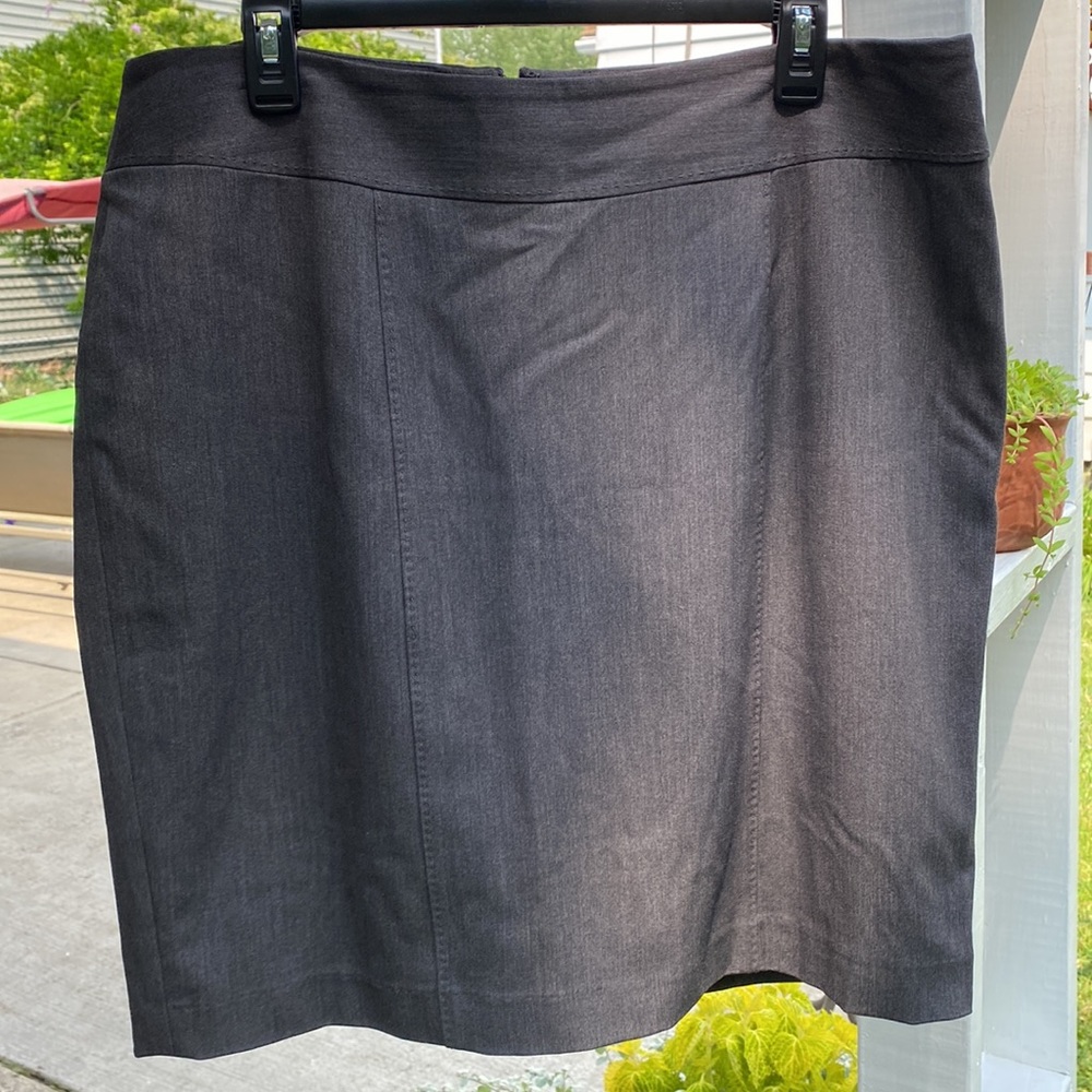 Closet staple! Gray skirt